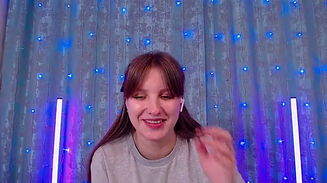 Leonaalove online show from 12.18.25