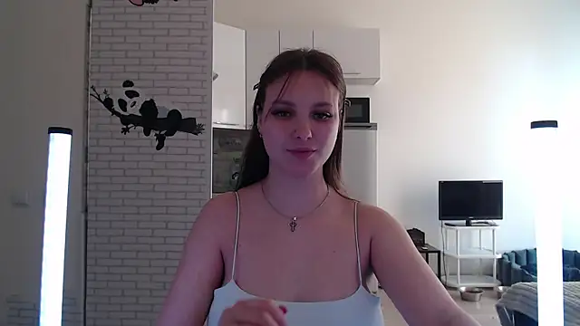 Leonaalove online show from 04.21.26