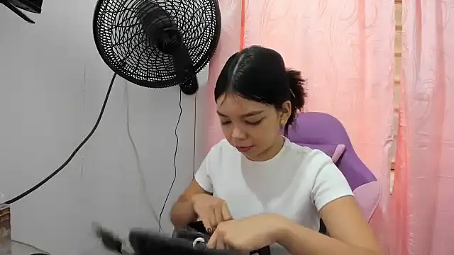 shy luna18 online show from 09.25.25