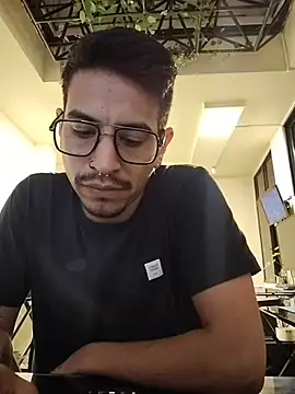 Snapshot of Juann-cock chatting on 05.18.26 Juann-cock online show from 05.18.26