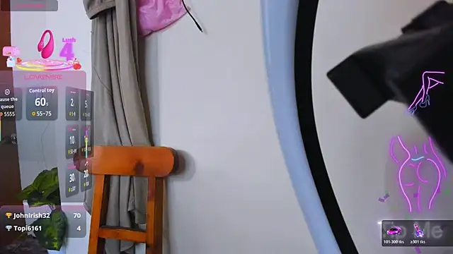 Snapshot of zou_quira chatting on 11.27.25 zou quira online show from 11.27.25