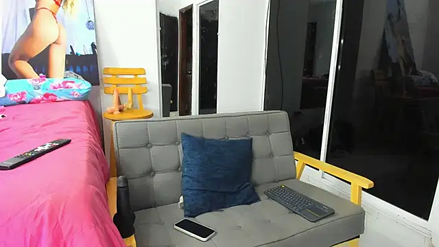 Snapshot of zou_quira chatting on 01.07.26 zou quira online show from 01.07.26