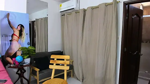 Snapshot of zou_quira chatting on 02.03.26 zou quira online show from 02.03.26