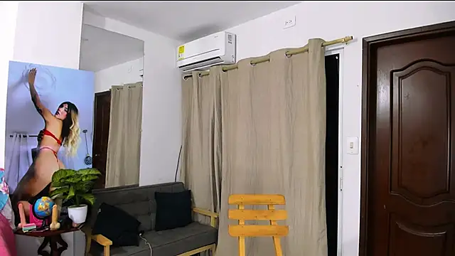 Snapshot of zou_quira chatting on 02.13.26 zou quira online show from 02.13.26