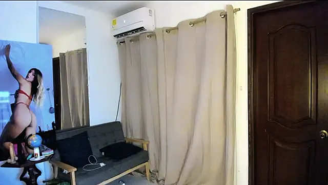 Snapshot of zou_quira chatting on 02.20.26 zou quira online show from 02.20.26