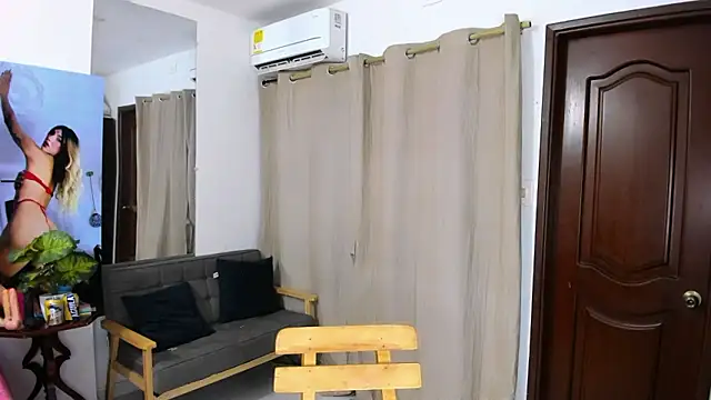 Snapshot of zou_quira chatting on 02.22.26 zou quira online show from 02.22.26