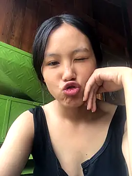 Snapshot of May_nhi chatting on 09.10.25 May nhi online show from 09.10.25