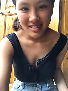 Snapshot of May_nhi chatting on 09.12.25 May nhi online show from 09.12.25