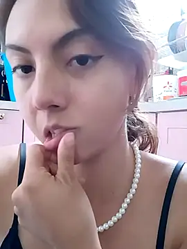 Snapshot of MoonBlueSex chatting on 09.18.25 MoonBlueSex online show from 09.18.25