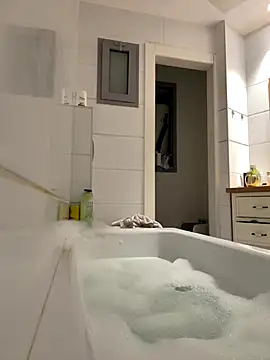 husbandandwifetobe online show from 10.18.25