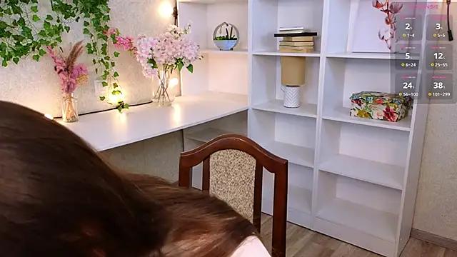 TraciMyntti online show from 10.08.25