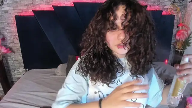 Suxan White  online show from 04.12.26