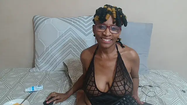 Snapshot of SugarPoppy24xxx chatting on 09.28.25 SugarPoppy24xxx online show from 09.28.25