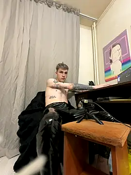 Snapshot of davesinner chatting on 11.05.25 davesinner online show from 11.05.25