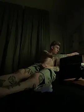 Snapshot of davesinner chatting on 11.13.25 davesinner online show from 11.13.25