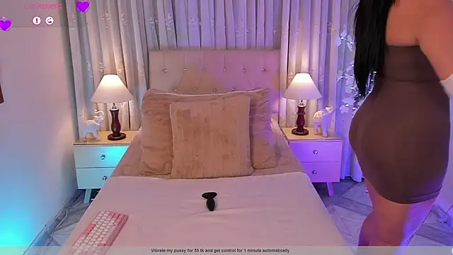 Snapshot of Salmavalentino chatting on 05.21.26 Salmavalentino online show from 05.21.26