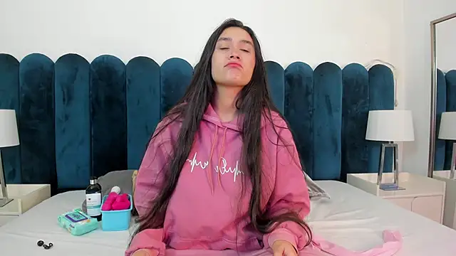 EmilyHanks  online show from 01.12.26