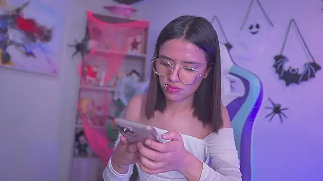 Lana Dreams  online show from 10.31.25