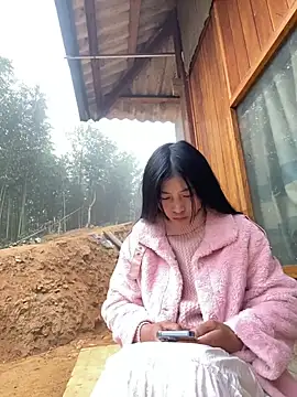 EmLy02 online show from 12.04.25