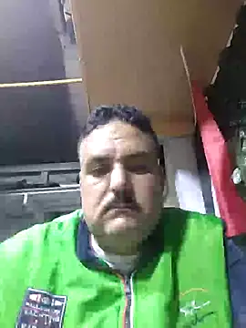 Snapshot of mM0140 chatting on 12.13.25 mM0140 online show from 12.13.25