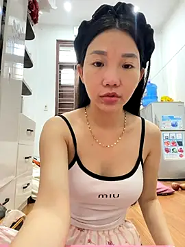 Miumieu online show from 11.23.25