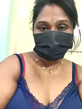 Snapshot of chaitara-reddy chatting on 04.29.26 chaitara-reddy online show from 04.29.26