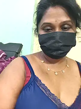 Snapshot of chaitara-reddy chatting on 04.29.26 chaitara-reddy online show from 04.29.26