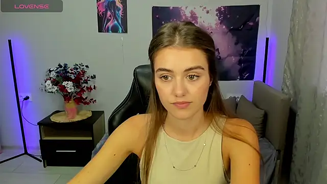 Snapshot of TracySpark chatting on 09.18.25 TracySpark online show from 09.18.25