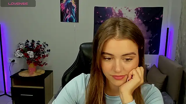 Snapshot of TracySpark chatting on 09.19.25 TracySpark online show from 09.19.25