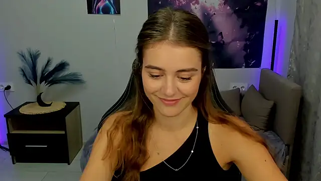 Snapshot of TracySpark chatting on 09.22.25 TracySpark online show from 09.22.25