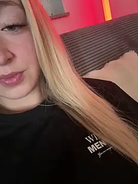 Snapshot of emilypeperoni chatting on 02.02.26 emilypeperoni online show from 02.02.26