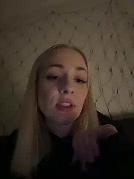 DaryaDoll online show from 12.18.25