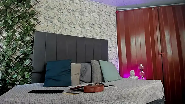 Snapshot of window_to_wonderland1 chatting on 09.22.25 window to wonderland1 online show from 09.22.25