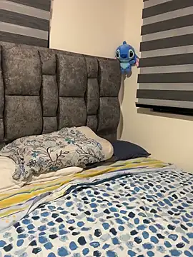 MacaW09 online show from 11.26.25