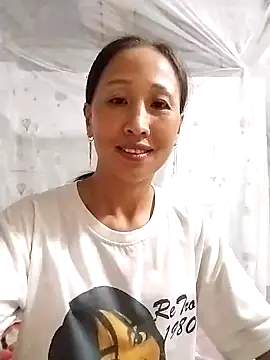 Snapshot of cute_love00 chatting on 09.17.25 cute love00 online show from 09.17.25