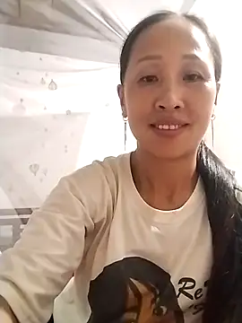 Snapshot of cute_love00 chatting on 10.10.25 cute love00 online show from 10.10.25