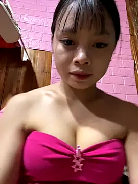 Snapshot of LunaBerry18 chatting on 09.19.25 LunaBerry18 online show from 09.19.25