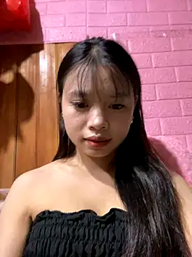 Snapshot of LunaBerry18 chatting on 10.02.25 LunaBerry18 online show from 10.02.25