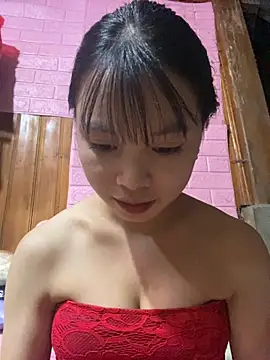 Snapshot of LunaBerry18 chatting on 10.24.25 LunaBerry18 online show from 10.24.25