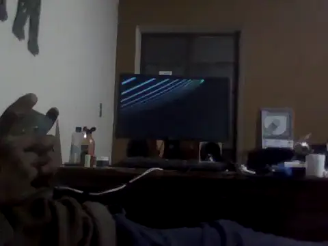 Snapshot of ReyesSau chatting on 12.01.25 ReyesSau online show from 12.01.25