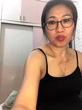 Snapshot of Vitamin_sexy chatting on 09.27.25 Vitamin sexy online show from 09.27.25