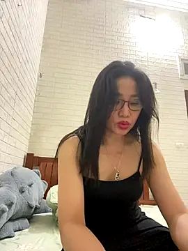Snapshot of Vitamin_sexy chatting on 10.13.25 Vitamin sexy online show from 10.13.25