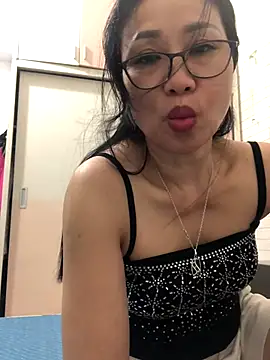 Snapshot of Vitamin_sexy chatting on 10.21.25 Vitamin sexy online show from 10.21.25
