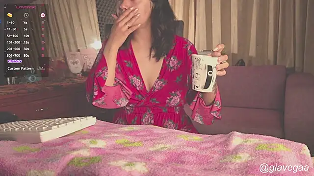 gigifontaine   online show from 11.30.25