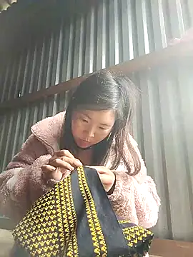 Snapshot of vivi_cute chatting on 09.27.25 vivi cute online show from 09.27.25