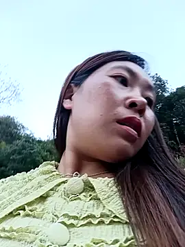 Snapshot of vivi_cute chatting on 10.12.25 vivi cute online show from 10.12.25