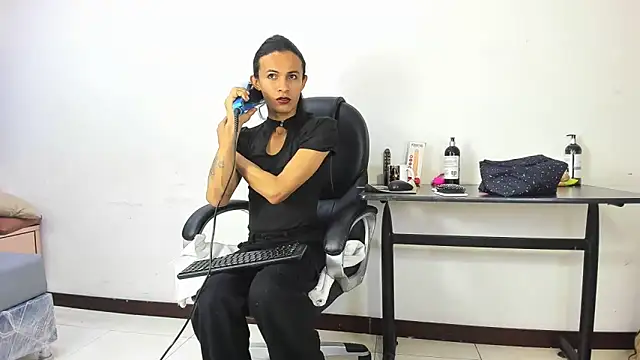 Aisha hotts777 online show from 11.14.25