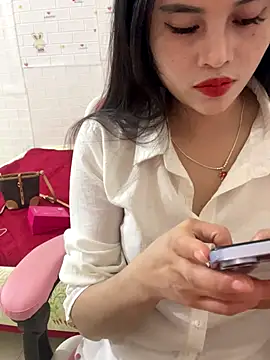 Snapshot of Lissa_xinh09 chatting on 10.27.25 Lissa xinh09 online show from 10.27.25