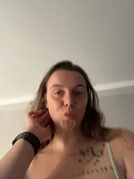 TenderLaGlamor online show from 12.22.25