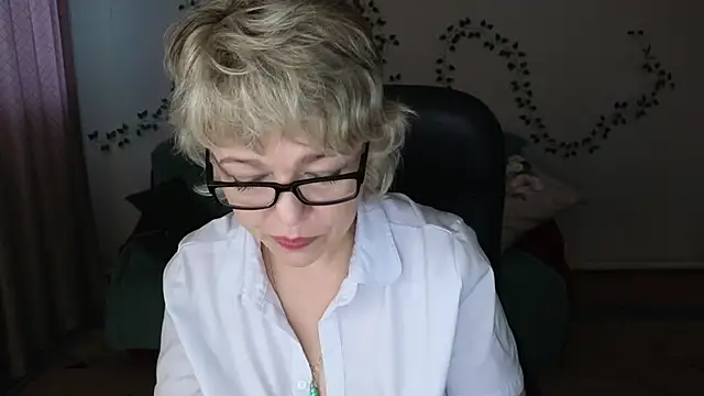Snapshot of Rosette_Pricky chatting on 06.03.26 Rosette Pricky online show from 06.03.26